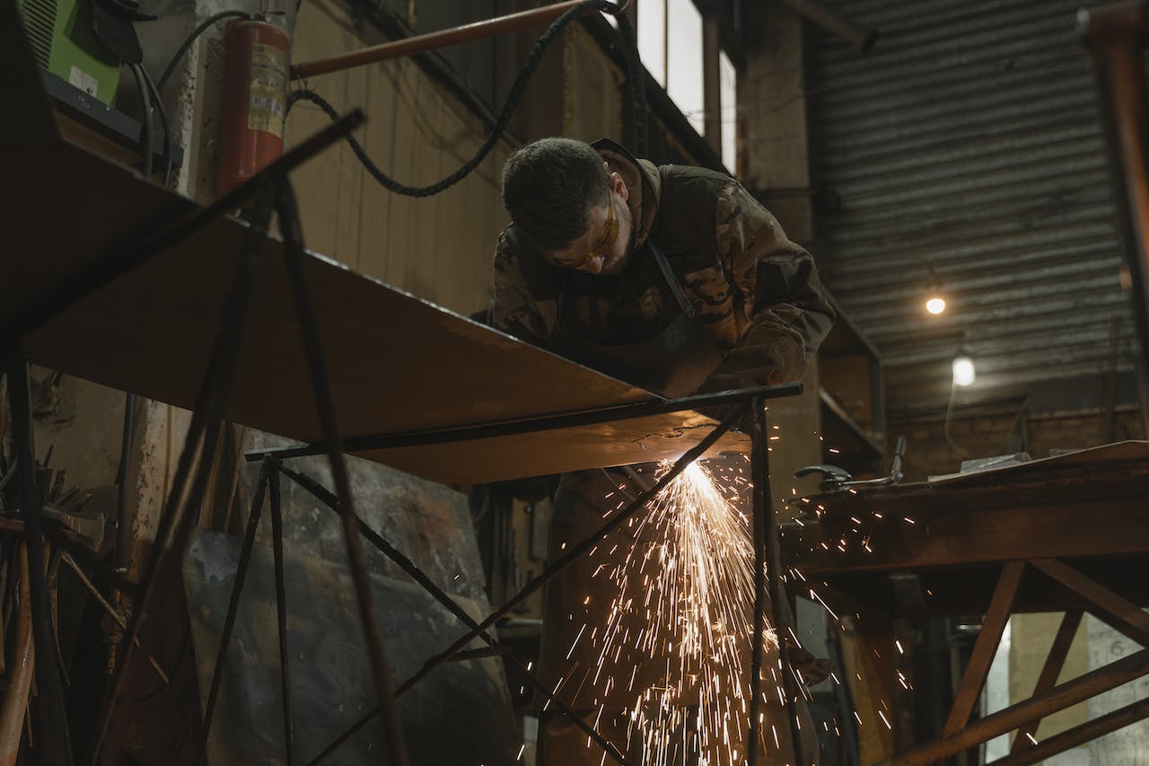 Safety First: How Welding Aprons Contribute to a Culture of Welding Safety