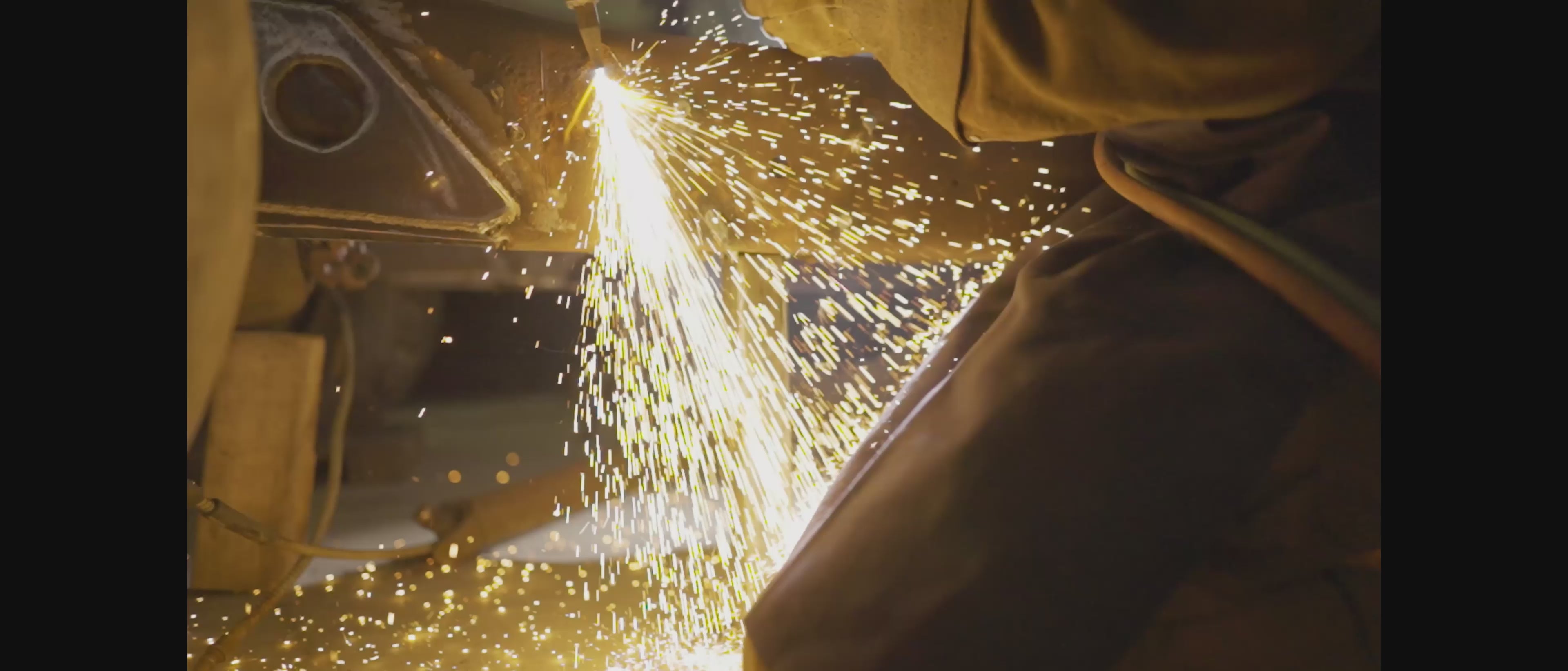 Strongarm flame-resistant welding apron for shop, fabrication, and industrial protection